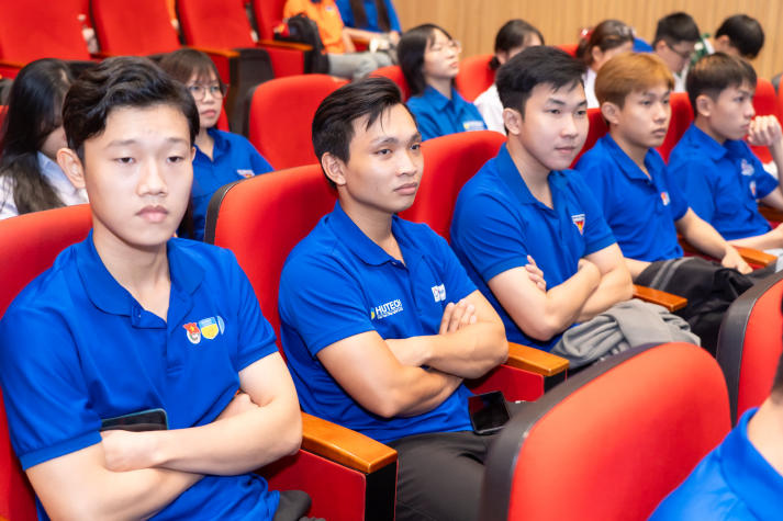 Sẵn sàng lên đường! Hơn 400 chiến sĩ Mùa hè xanh HUTECH 2025 hoàn tất tập huấn trước giờ ra quân 28