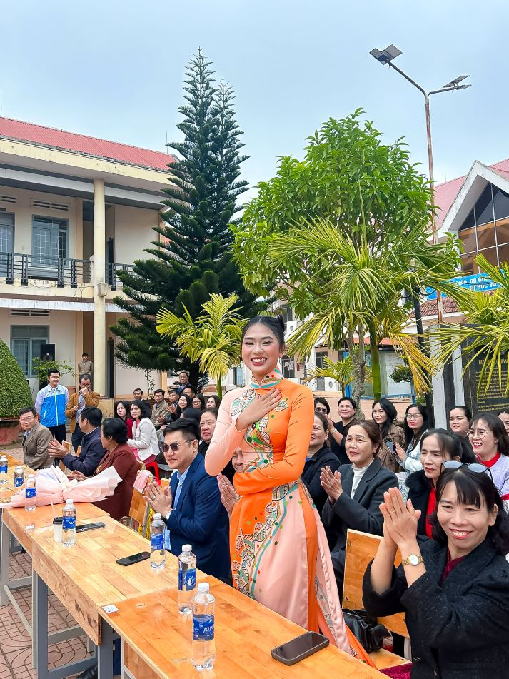 Mang hơi ấm mùa xuân đến học đường: HUTECH tổ chức Xuân sẻ chia 2026 tại Đắk Lắk 62