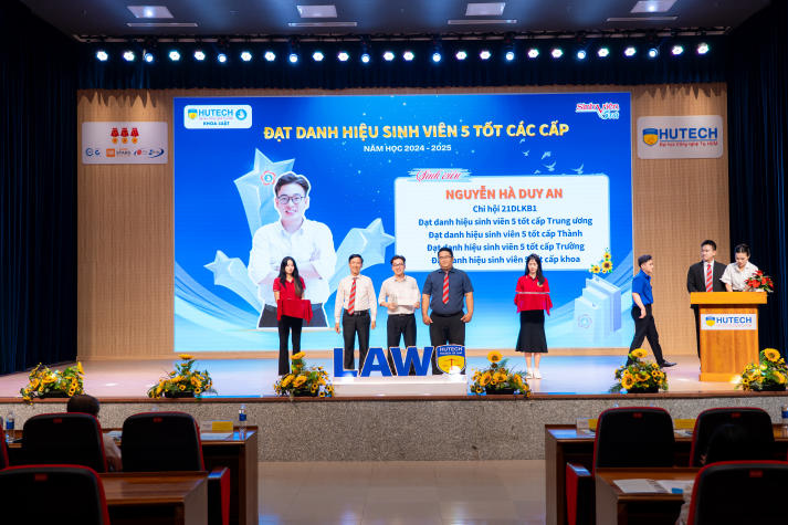 Vinh danh nỗ lực sinh viên Khoa Luật HUTECH, khởi động phong trào năm học mới  2025-2026 31