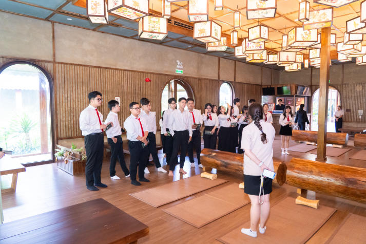 Sinh viên Quản trị khách sạn trải nghiệm mô hình chăm sóc sức khỏe tại Carezone 21