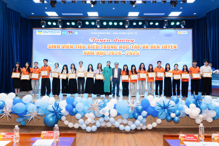 Nhiều kỳ vọng từ Hội nghị tổng kết và phát động phong trào sinh viên năm học 2025-2026 của Khoa Marketing - Kinh doanh quốc tế 88