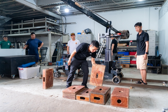 Sinh viên Công nghệ điện ảnh, truyền hình tìm hiểu quy trình sản xuất phim tại HKFilm Studio 48