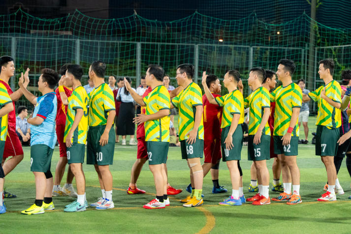 [Hội thao CB-GV-NV HUTECH 2025]: VPT-VPHĐT-P.NS-TT.KĐ-ĐBCL-B.TTr-TT.IT đăng quang ngôi vương Bóng đá nam 37