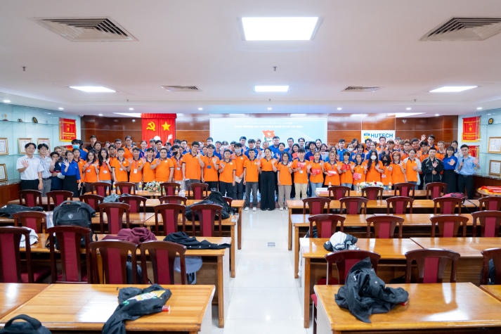 Lễ kết nạp Đoàn Thanh niên Cộng sản Hồ Chí Minh và trao giải các hội thi tại Hội Xuân HUTECH 2024 98