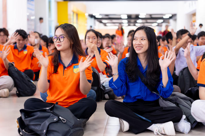 Ban Cán sự lớp HUTECH nâng tầm kỹ năng lãnh đạo và bắt nhịp công nghệ với AI 10