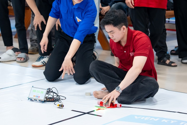 [Video] Robotics Champion: Khi kiến thức kỹ thuật kết hợp với sáng tạo mô hình 32