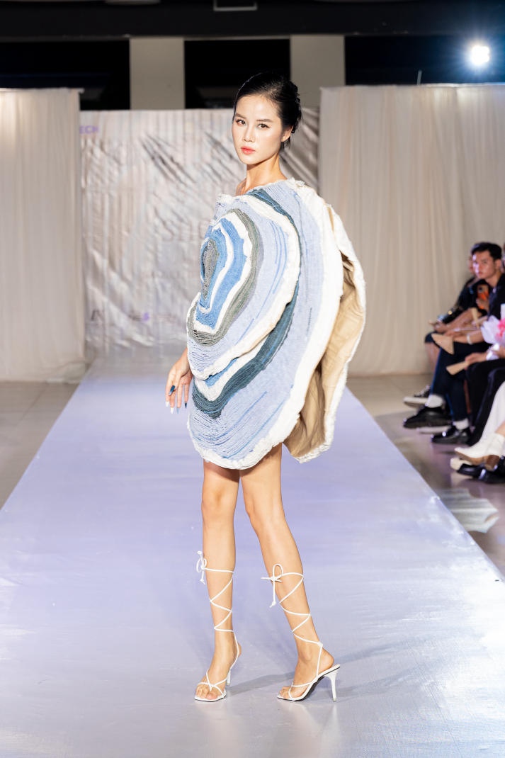 [Video] Sinh viên Thiết kế thời trang HUTECH “trình làng” loạt đồ án tốt nghiệp với nhiều ý tưởng độc đáo 432