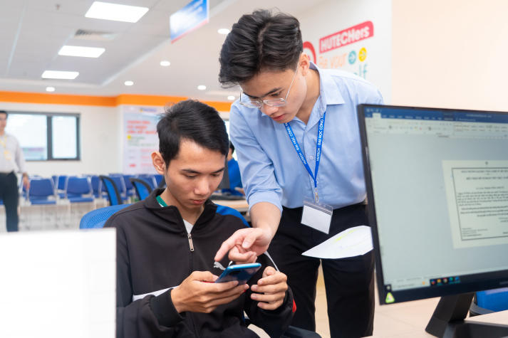 Ấn tượng ngày nhập học: HUTECH chào đón tân sinh viên bằng sự chuyên nghiệp và nhiệt tình 53