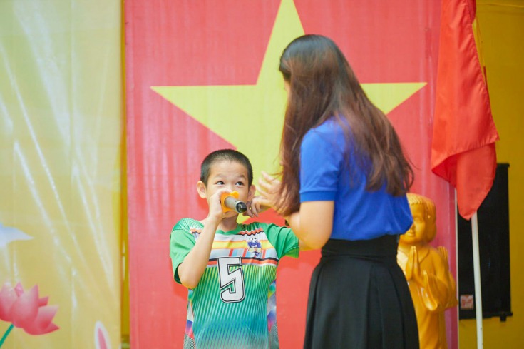 Sinh viên Khoa Thú y - Chăn nuôi HUTECH sưởi ấm trái tim các em nhỏ ở chùa Kỳ Quang 2 nhân dịp Trung thu 53