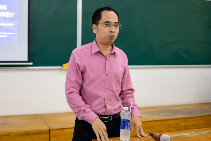 Sinh viên ngành Quan hệ công chúng HUTECH tìm hiểu về Social Listening cùng chuyên gia 28