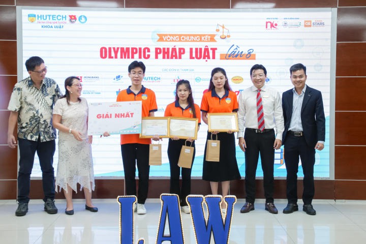 Sinh viên Khoa Luật HUTECH xuất sắc đạt ngôi vị Quán quân cuộc thi Olympic Pháp luật lần thứ 8 153
