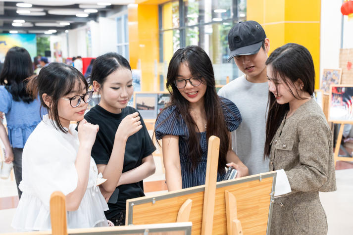 [Video] Sài Gòn đa sắc qua lăng kính Deep Zoom - Sáng tạo của sinh viên ngành Quan hệ công chúng HUTECH 246