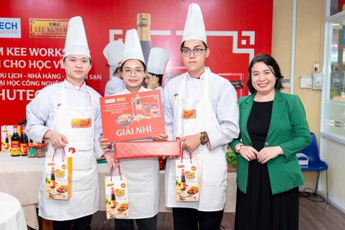 Bếp trưởng 5 sao đứng lớp, sinh viên Quản trị nhà hàng học nghề từ căn bếp thật 61