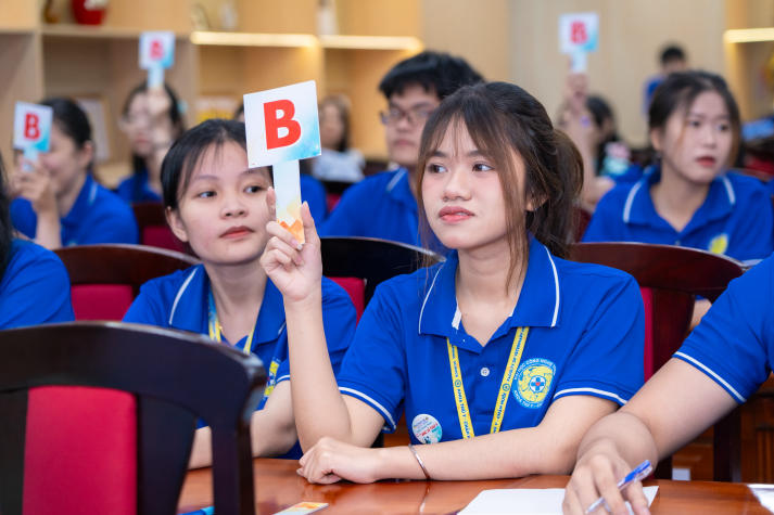 [Video] Sinh viên Khoa Thú y - Chăn nuôi toả sáng bản lĩnh nghề nghiệp tại Chung kết “Tôi là bác sĩ Thú y” 2025 44