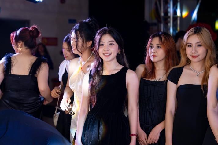 Sinh viên Quan hệ công chúng trình làng các video phóng sự và tỏa sáng tại Đêm tiệc "Dạ Huyền" 201