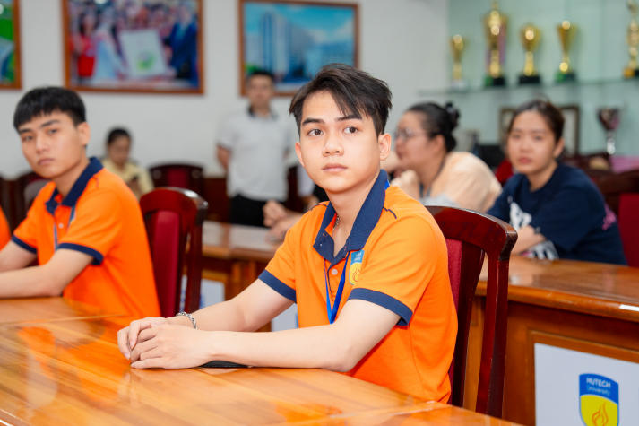 [Video] Gen Z HUTECH học “bí kíp sinh tồn” nơi công sở từ cựu sinh viên thành đạt 77