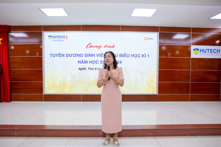 Khoa Tiếng Anh tuyên dương sinh viên tiêu biểu trong học tập và rèn luyện HKI năm học 2023-2024 21