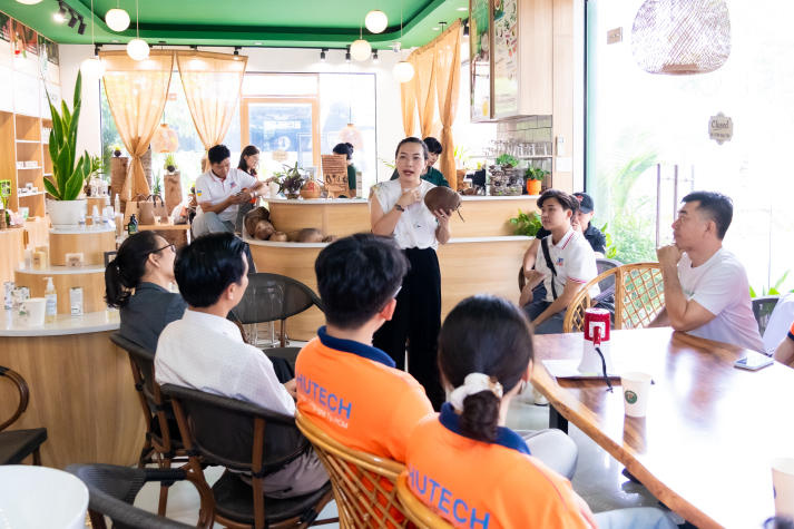 HUTECH Startup Tour 2025: Sinh viên HUTECH trải nghiệm thực tế khởi nghiệp tại Bến Tre 38