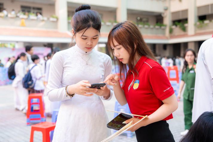 [Video] HUTECH Scholarship Tour 2026: Tiếp sức mùa thi, khơi mở lộ trình nghề nghiệp vững chắc 30