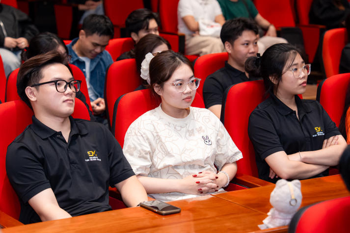 “Sân khấu là nhà” - Trạm sạc cảm hứng cho sinh viên ngành Quản trị sự kiện 30