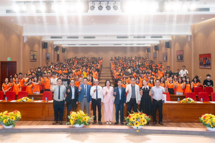 Sinh viên HUTECH học “bí quyết khởi nghiệp thật” từ CEO đàn anh 20