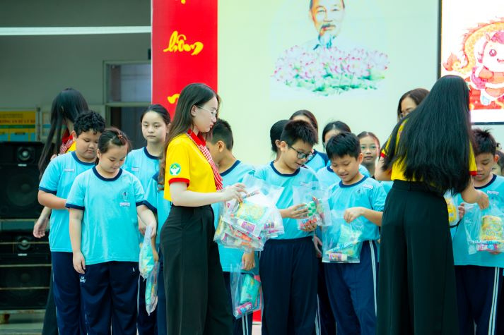 Gieo mầm xuân nhân ái từ những hành động đẹp của sinh viên Khoa Thú y HUTECH 59