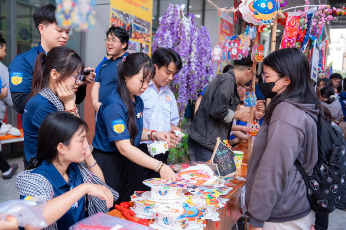 “Trung thu Hội nhập - Sắc màu đa văn hóa” tại HUTECH: Gắn kết sinh viên, lan tỏa giá trị văn hóa 85