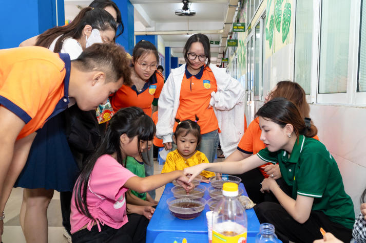 Lan tỏa mùa Trung thu ấm áp cùng Viện Khoa học Ứng dụng 58