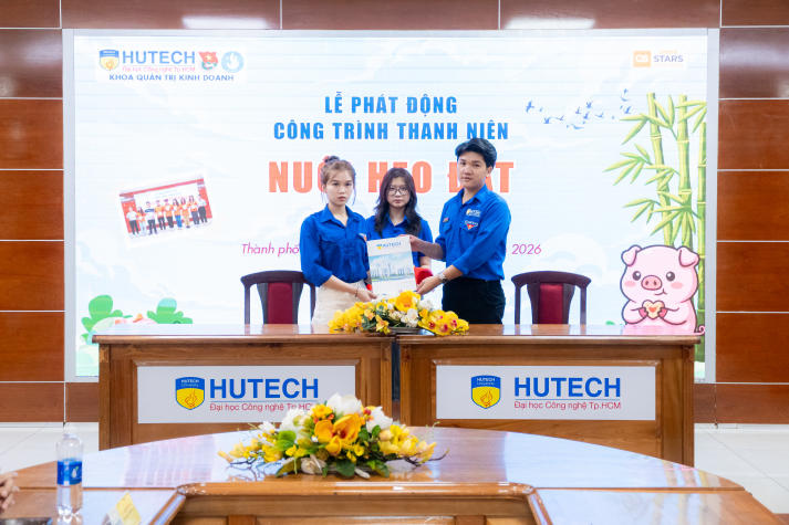 Sinh viên Khoa Quản trị kinh doanh “Nuôi heo đất”, gây quỹ yêu thương 23