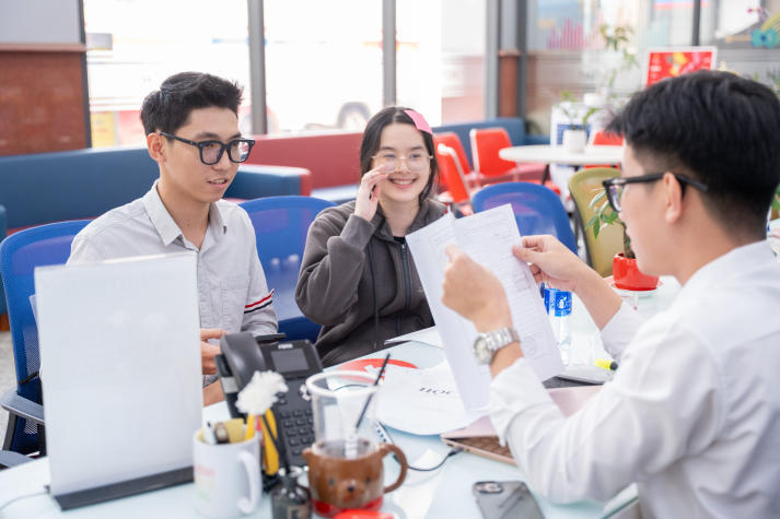 Hướng dẫn làm thủ tục nhập học cho tân sinh viên HUTECH khoá 2025 9