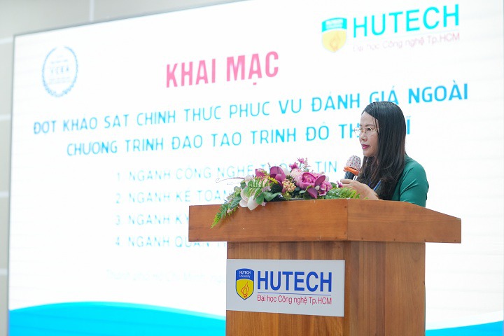 ThS. Nguyễn Thị Thanh công bố quyết định thành lập Đoàn đánh giá ngoài tại phiên khai mạc