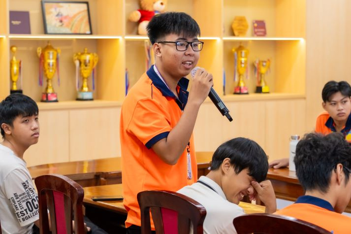 Sinh viên Viện Kỹ thuật "giải mã" điện áp cao xe điện, vững vàng bước vào ngành công nghiệp xanh 52
