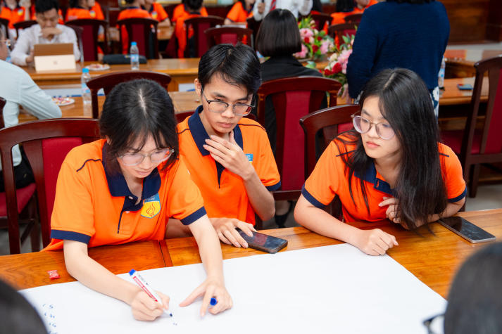 Bước đệm nghiên cứu: Tân sinh viên Tài chính - Thương mại tiếp cận phương pháp luận khoa học 32