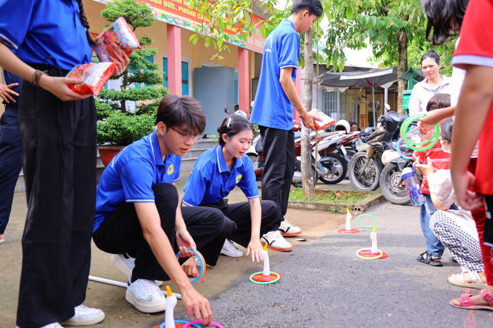 Sinh viên Khoa Thú y - Chăn nuôi tiếp lửa yêu thương tại Ngày hội thiếu nhi phường Long Thạnh Mỹ (TP. Thủ Đức) 36