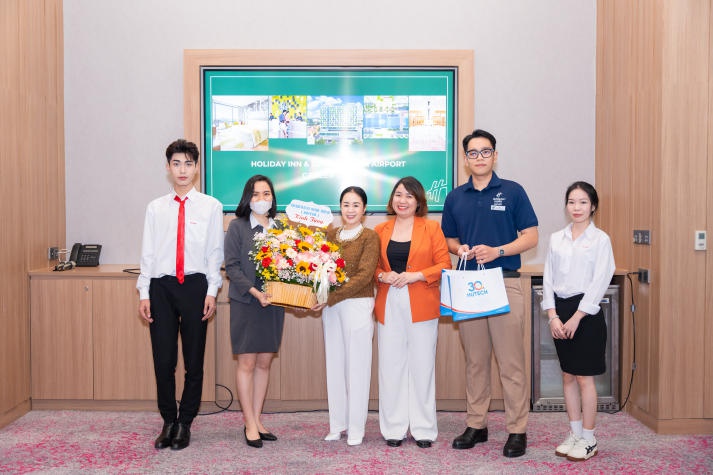 Sinh viên Quản trị khách sạn “săn” cơ hội nghề nghiệp tại Holiday Inn & Suites Airpor 17