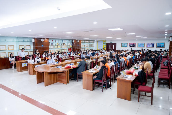 Sinh viên HUTECH tìm hiểu cách xây dựng kịch bản phim truyền hình Hàn Quốc K-Drama 22