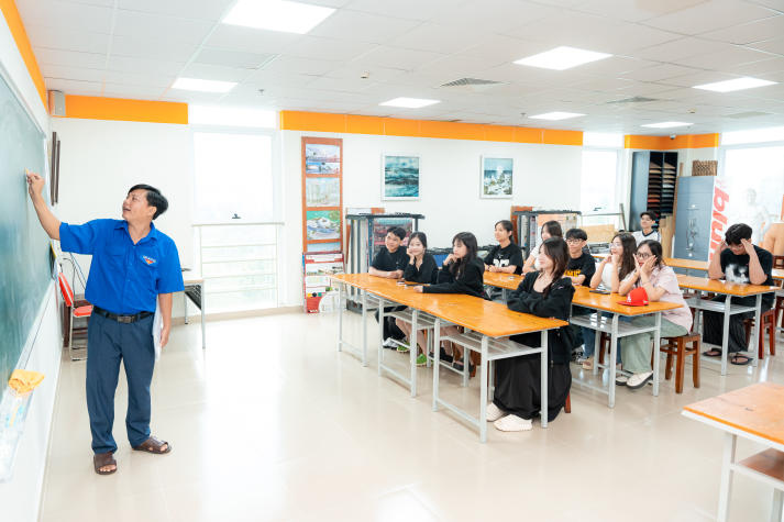 HUTECH chào đón gần 500 học sinh khám phá không gian học tập hiện đại và cơ hội học bổng hấp dẫn 22