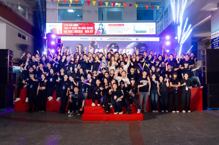 Sinh viên HUTECH thắp sáng niềm tự hào Việt qua chuỗi đồ án nghệ thuật hoành tráng 53