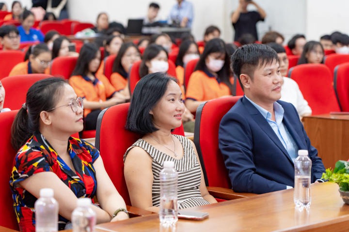 Sôi nổi buổi gặp gỡ, chào đón tân sinh viên Khoa Truyền thông và Thiết kế HUTECH 47