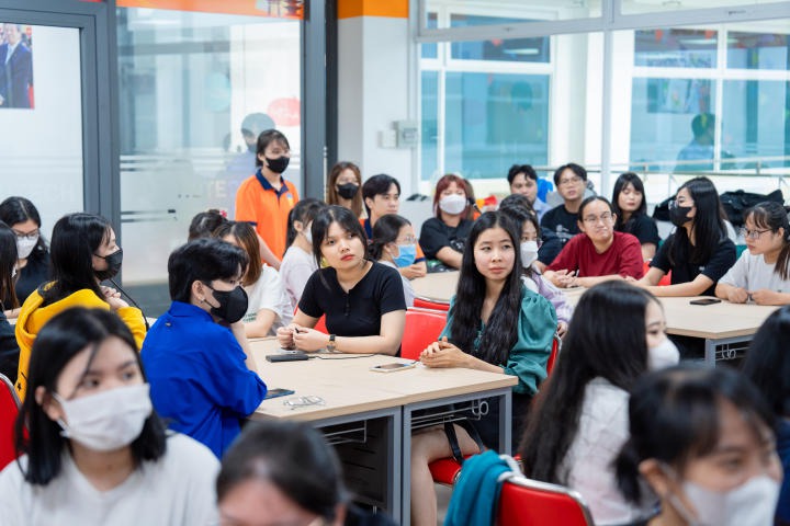 Sinh viên Khoa Hàn Quốc học thích thú “Đối mặt với AI - Tương lai của nghề biên phiên dịch” 90