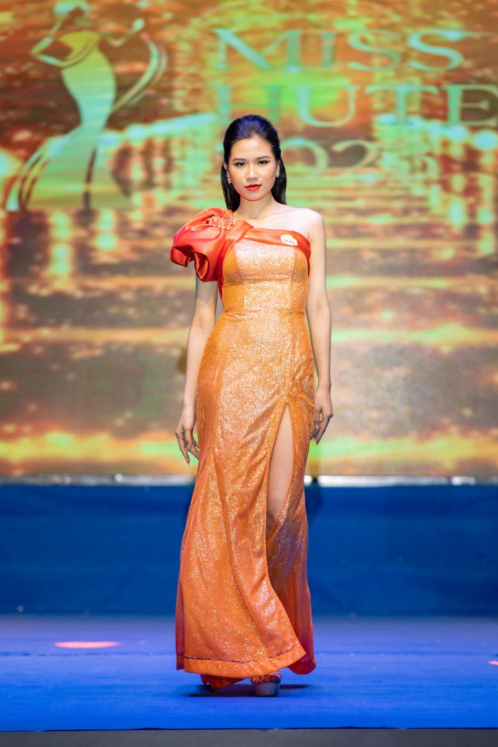 Nữ sinh Nguyễn Thị Tuyết Nhung đăng quang Hoa khôi Miss HUTECH 2023 245