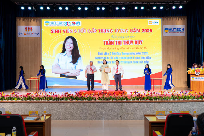 Sinh viên HUTECH tiếp tục khẳng định vai trò tiên phong trong phong trào rèn luyện toàn diện năm học 2024-2025 49