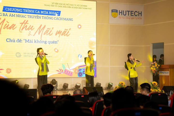 Sinh viên HUTECH “cháy” hết mình cùng nghệ sĩ trong đêm nhạc Văn hóa truyền thống Thu Duc Campus 50