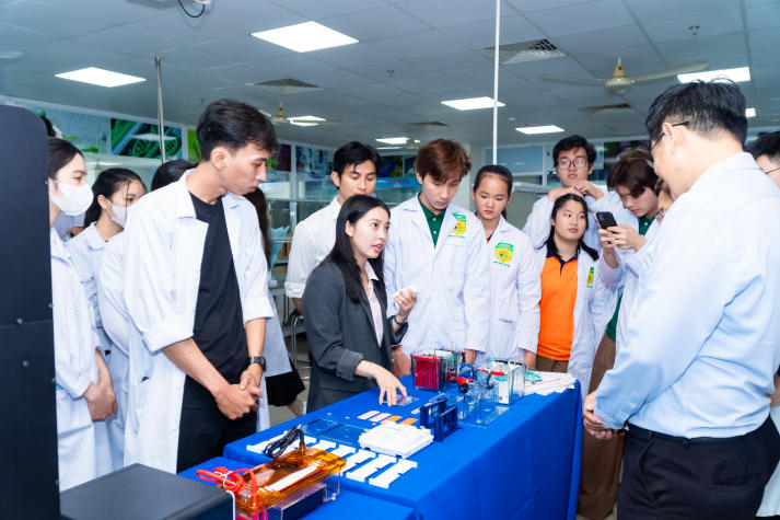 Sinh viên Công nghệ sinh học nâng cao trải nghiệm thực tế công nghệ sinh học phân tử 65