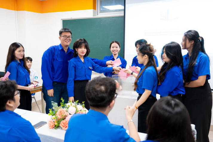 Hội nghị kiện toàn Ban Chấp hành Đoàn Khoa Tiếng Anh ghi dấu đổi mới nhân sự nhiệm kỳ 2024-2027 28