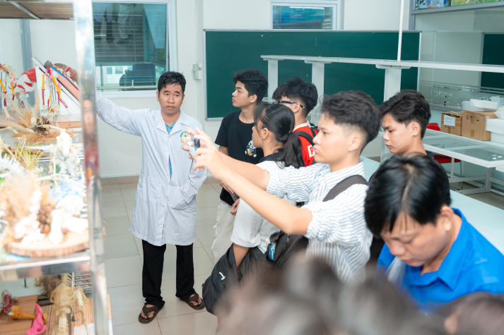 HUTECH chào đón gần 500 học sinh khám phá không gian học tập hiện đại và cơ hội học bổng hấp dẫn 37