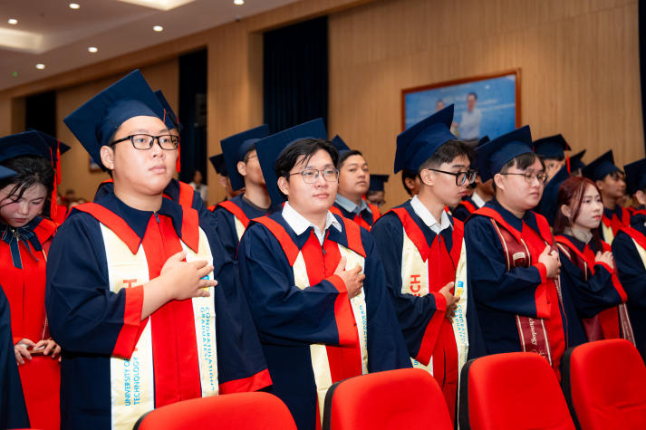 549 tân khoa HUTECH khép lại giảng đường bằng những câu chuyện rất riêng 17