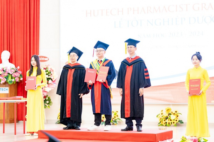 Sinh viên HUTECH đăng ký tham gia Lễ trao bằng tốt nghiệp đợt cuối cùng trong năm 2023 12