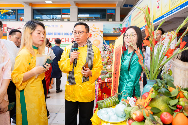 [Video] Sắc xuân HUTECH 2026: Gìn giữ sắc xuân truyền thống, lan tỏa tinh thần gắn kết 76