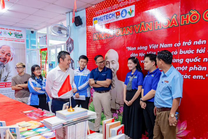 Khánh thành “Không gian Văn hóa Hồ Chí Minh”, tuổi trẻ HUTECH lan tỏa giá trị nhân văn trong cộng đồng 48